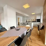 Ferienwohnungen Alpenlodge Apartment *